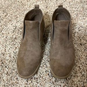 Indigo Rd Laceless design Suede Booties.